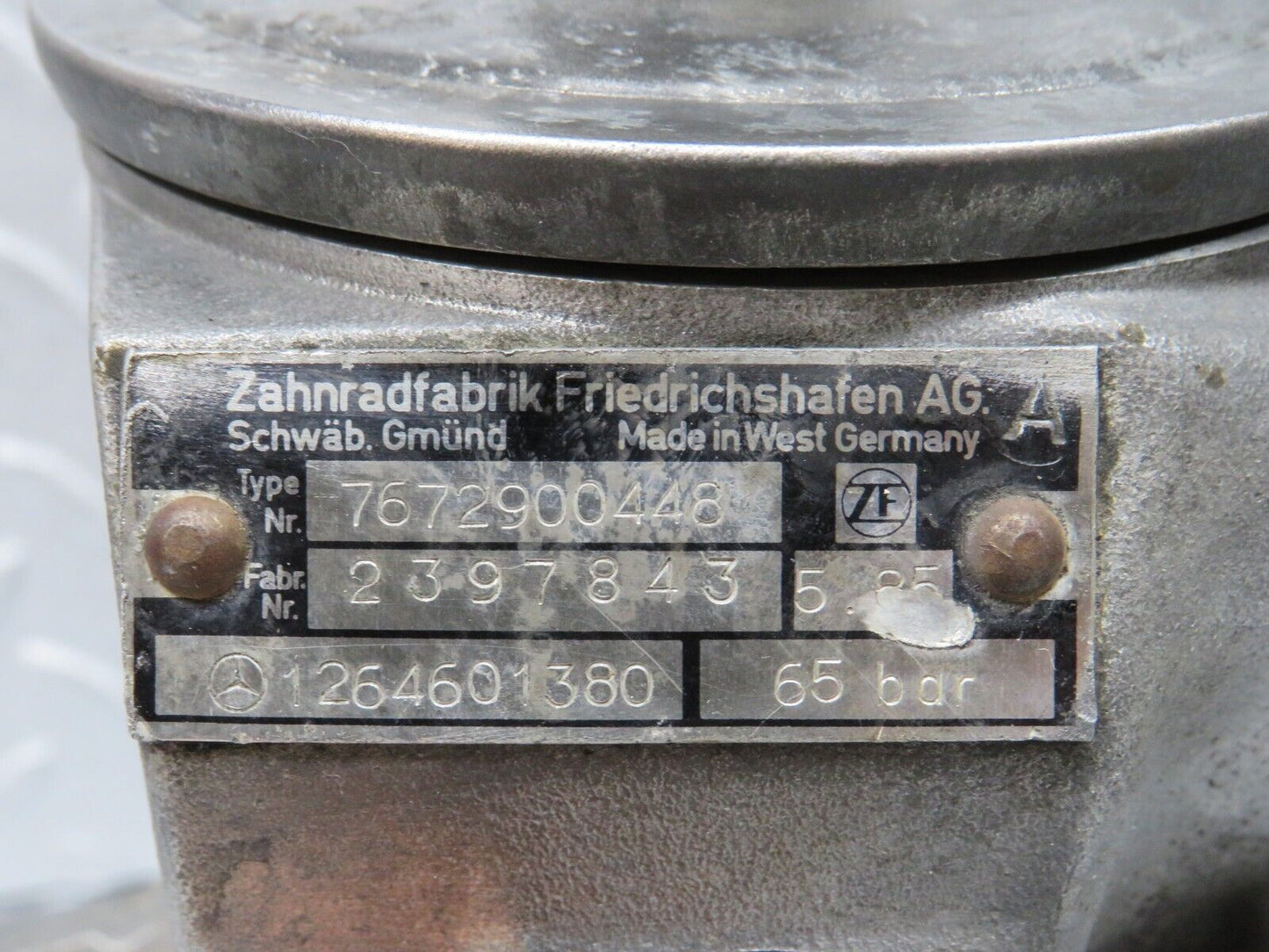 39224 Mercedes-Benz R107 500SL Power Steering Pump 1264601380 7672900448