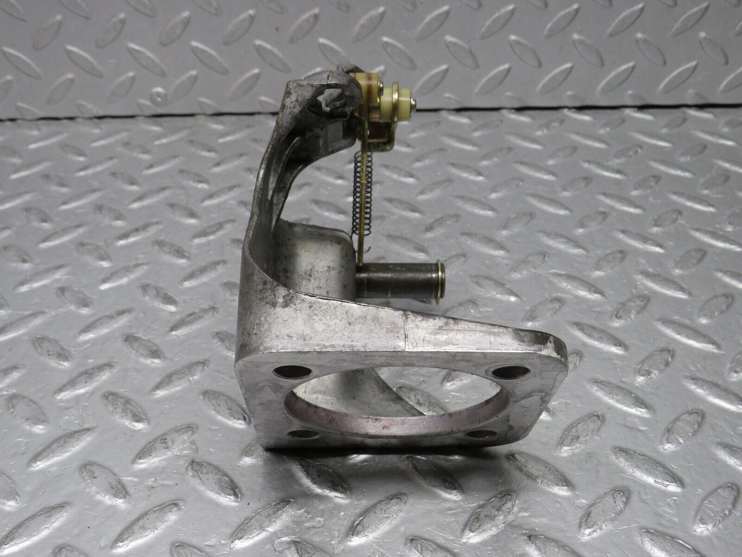 37944 Mercedes-Benz A124 320E Cabriolet Brake Pedal Bracket 1242900919