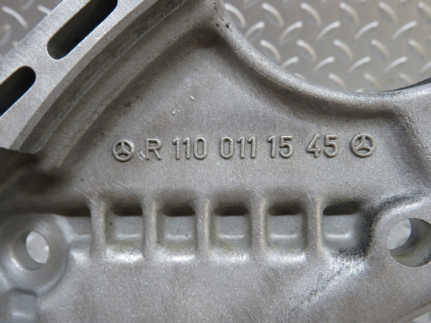 28058 Mercedes-Benz W123 280E Gearbox Flange 1100111545