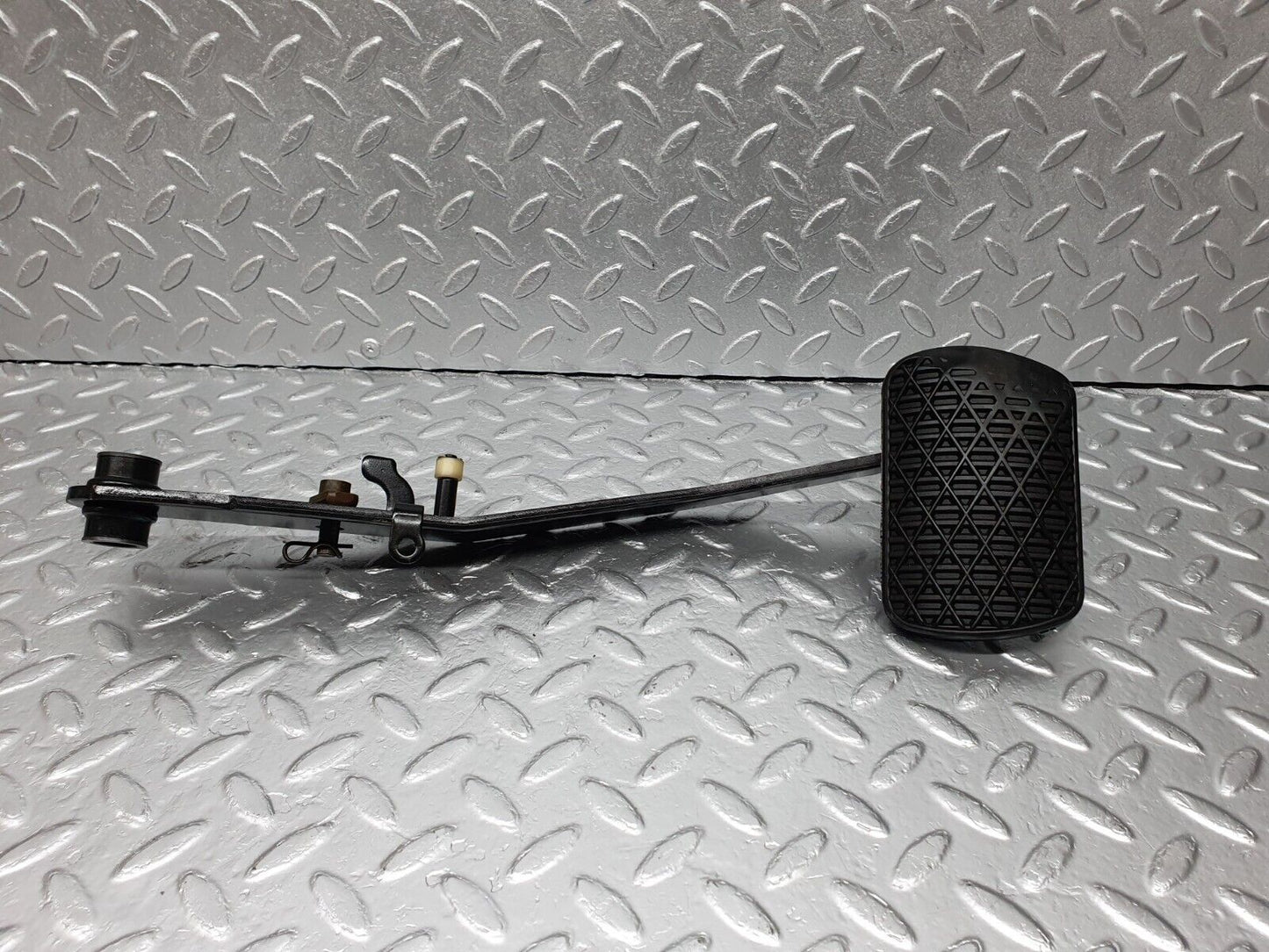 41967 Mercedes-Benz W202 C200 Brake Pedal With Rubber 1232910082