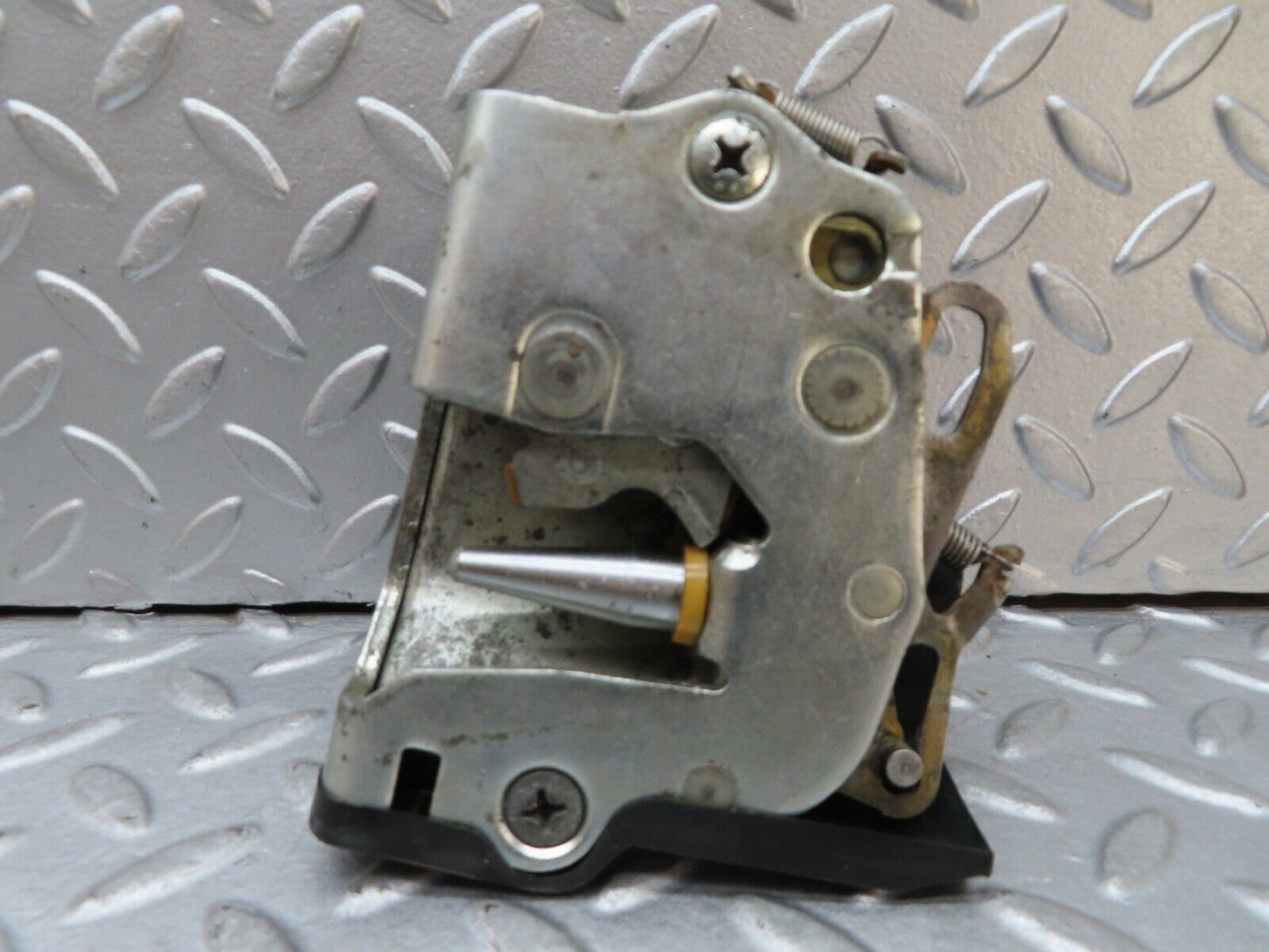 17655 Mercedes-Benz W116 450SEL Front Left Door Lock Mechanism