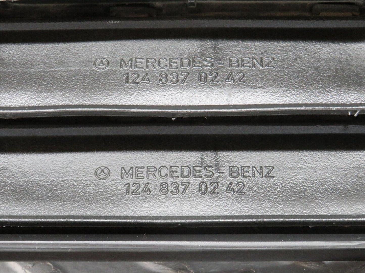 30373 Mercedes-Benz W124 230E Rear Air Intake Vent Right 1248370230