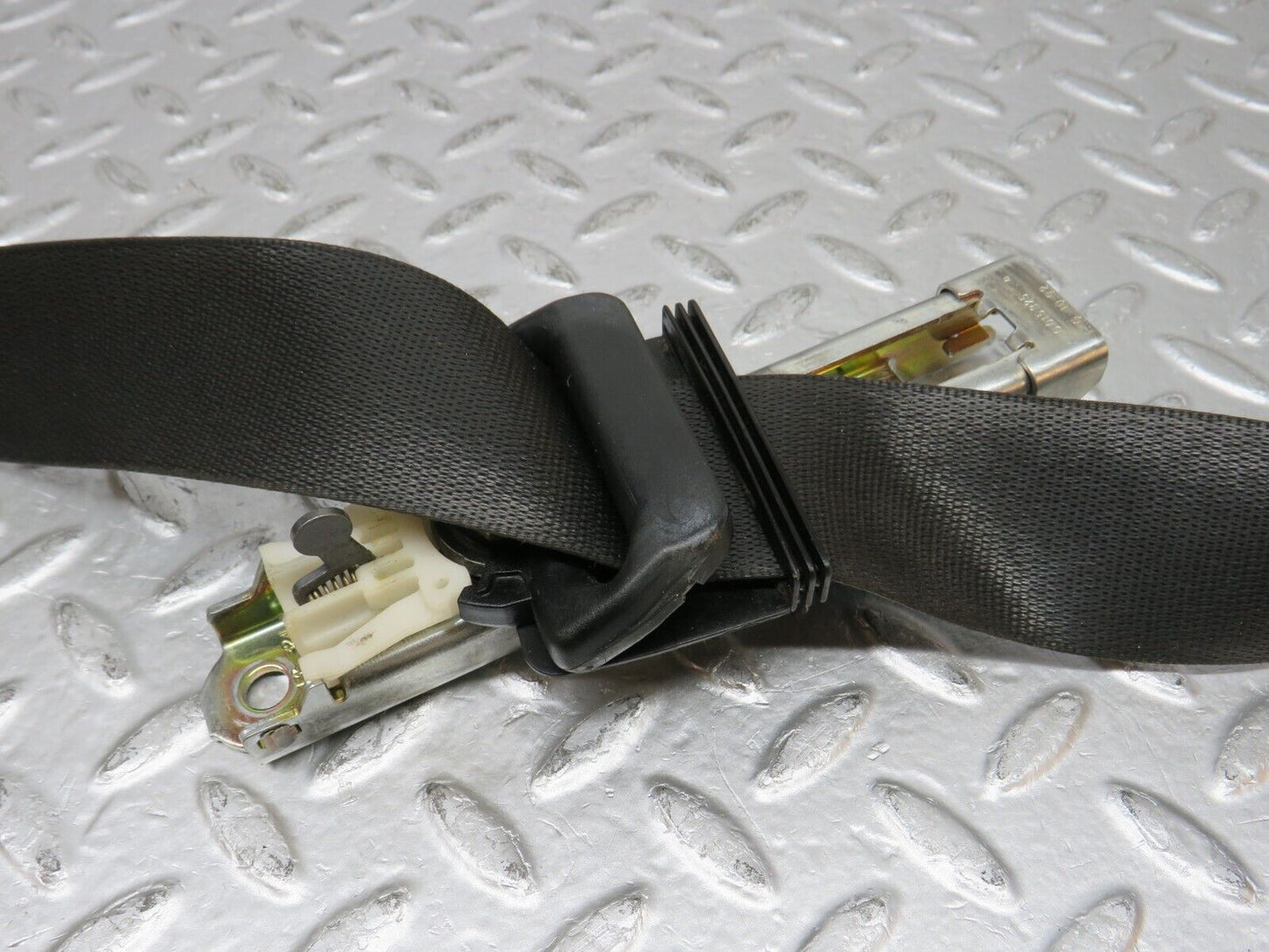 31537 Mercedes-Benz S124 220TE Wagon Front Left Seat Belt 1248609785