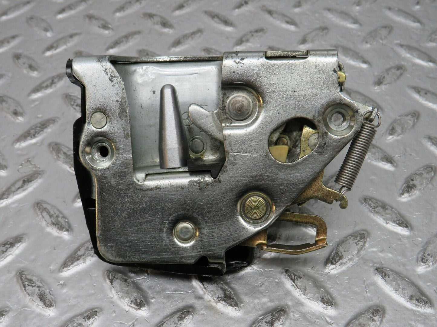 32142 Mercedes-Benz W123 230E Front Left Door Lock Mechanism 1237230108