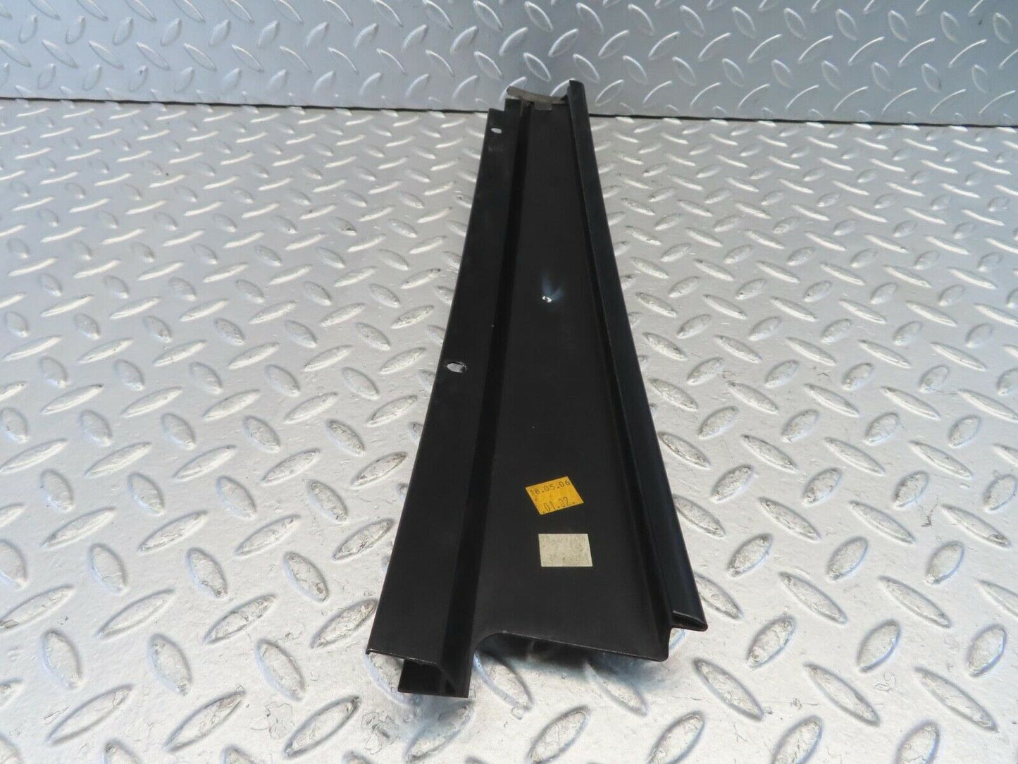 11201 Mercedes-Benz W221 S320 Rear Left Door Glass Side Trim