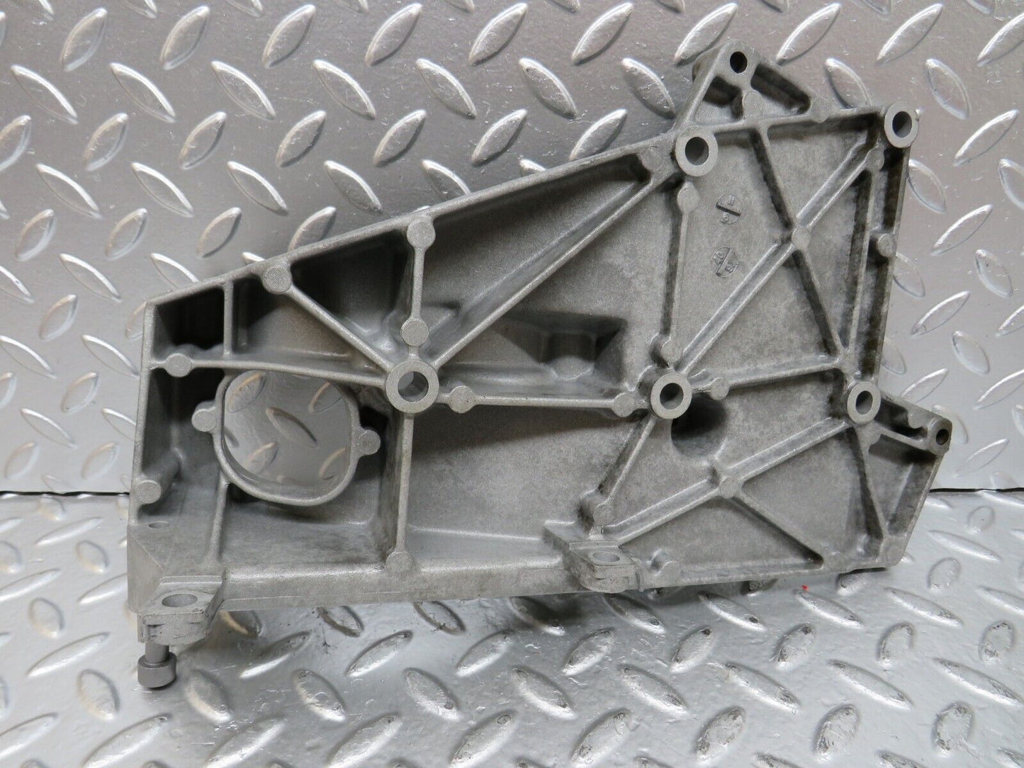 24798 Mercedes-Benz W140 S320 Alternator Generator Bracket Mount 1041550635
