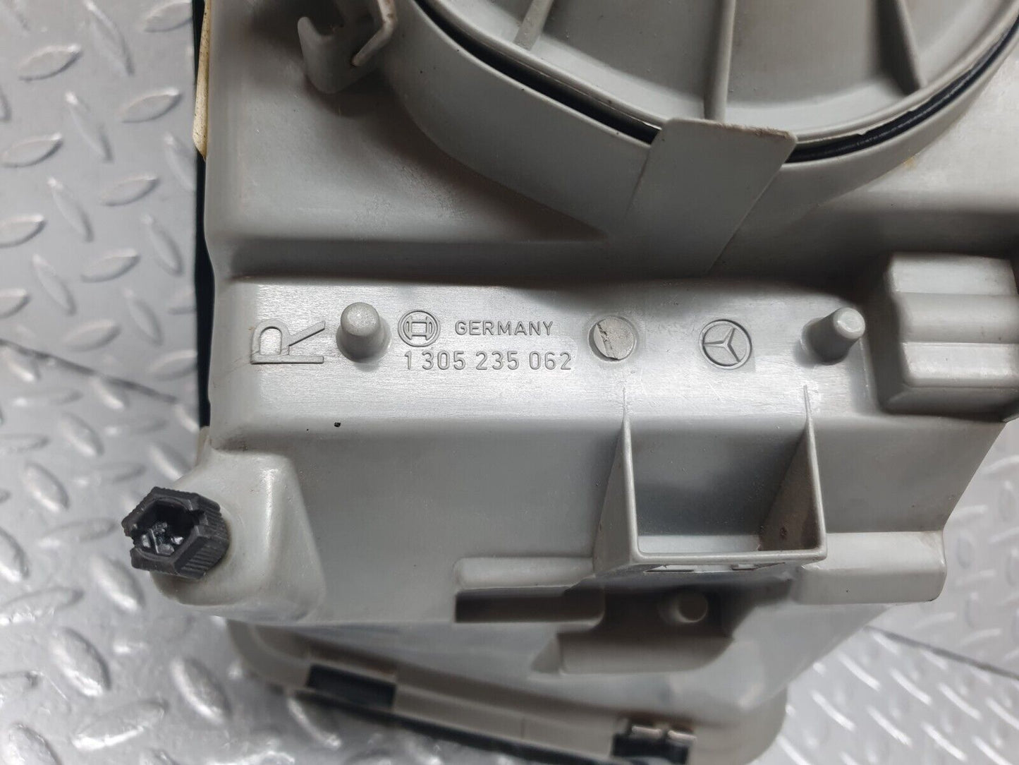 43619 Mercedes-Benz C126 380SEC Coupe Headlight Right Bosch 1268203661 0301065722 1305620484