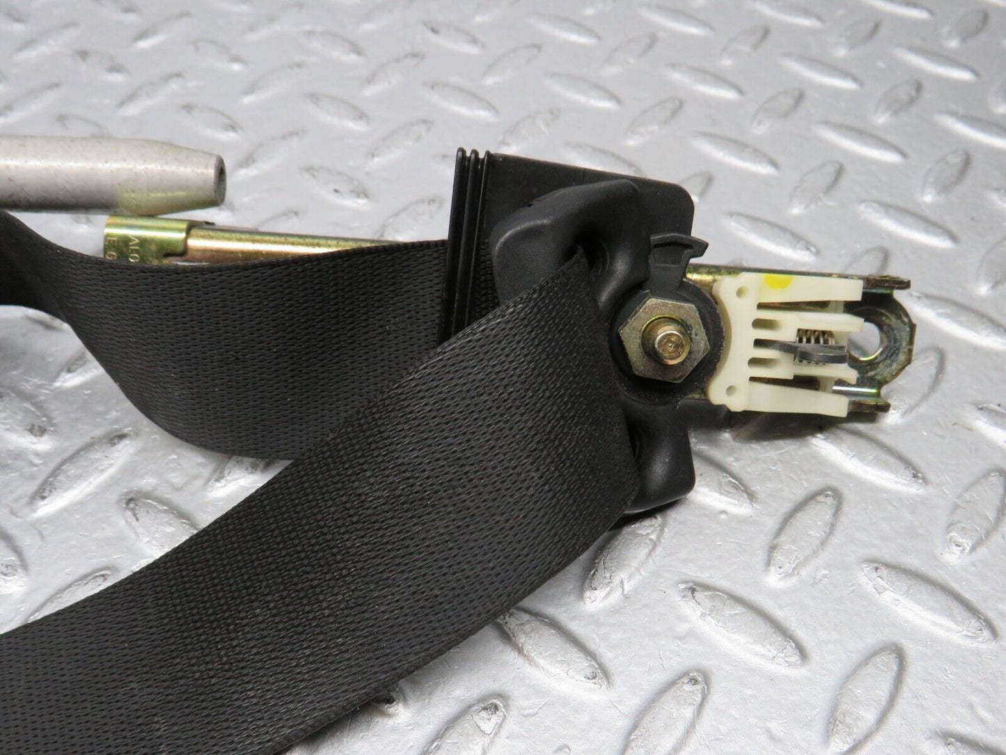39055 Mercedes-Benz W201 190E 2.6L Front Left Seat Belt With Buckle 2018606785 1248606169