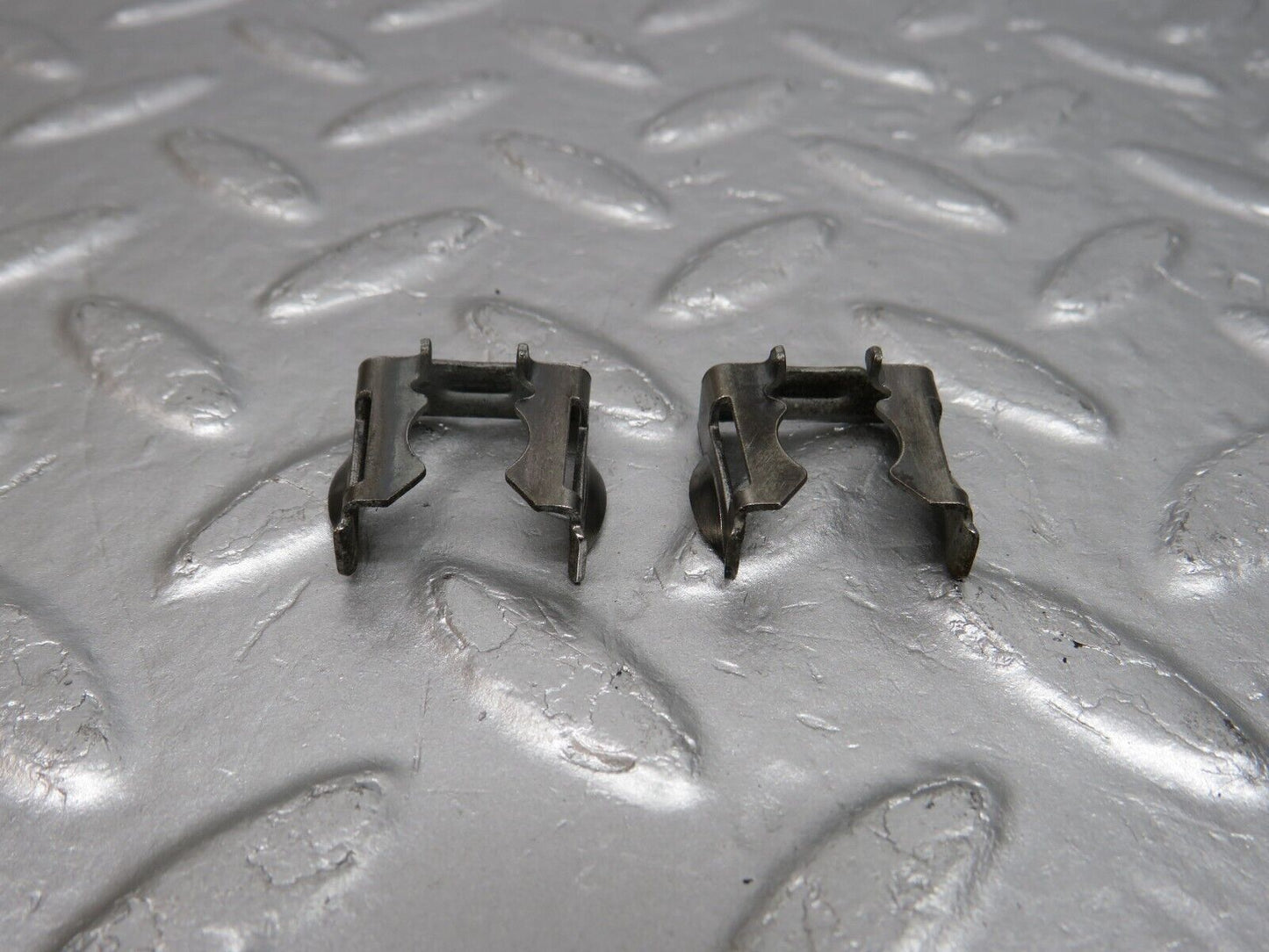39778 Mercedes-Benz R129 320SL Coupe Fuel Injector Bracket 2x