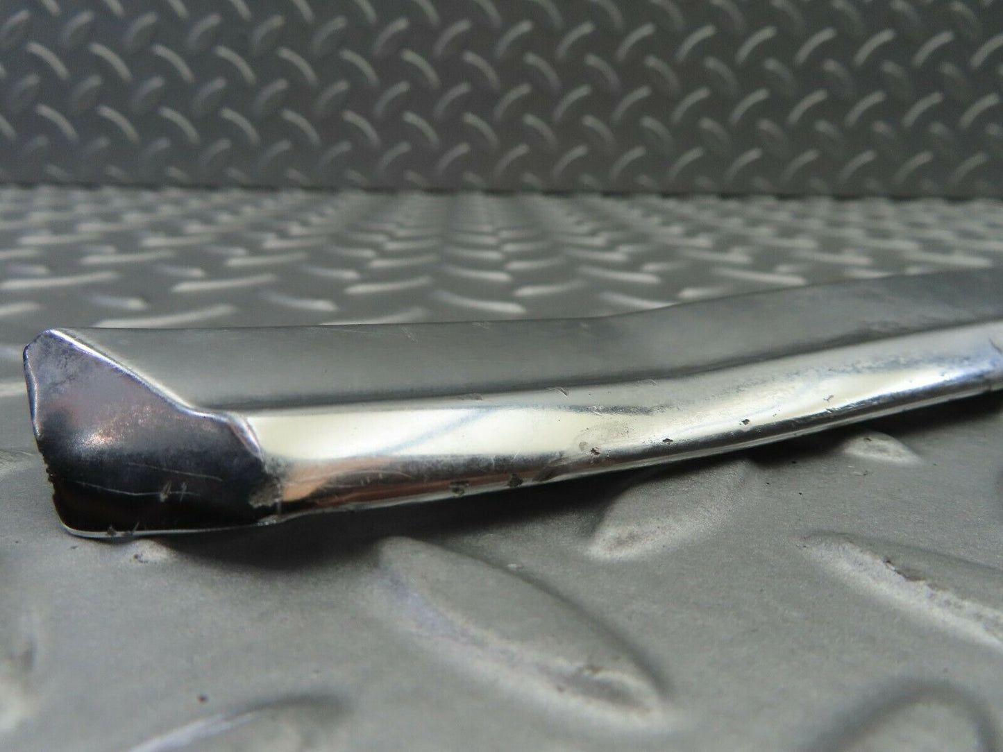 7176 Mercedes-Benz C107 350SLC Coupe Right Door Chrome Trim