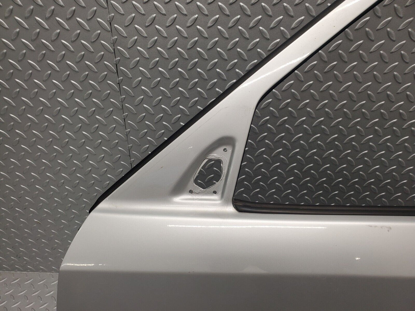 46122 Mercedes-Benz W124 Front Left Door