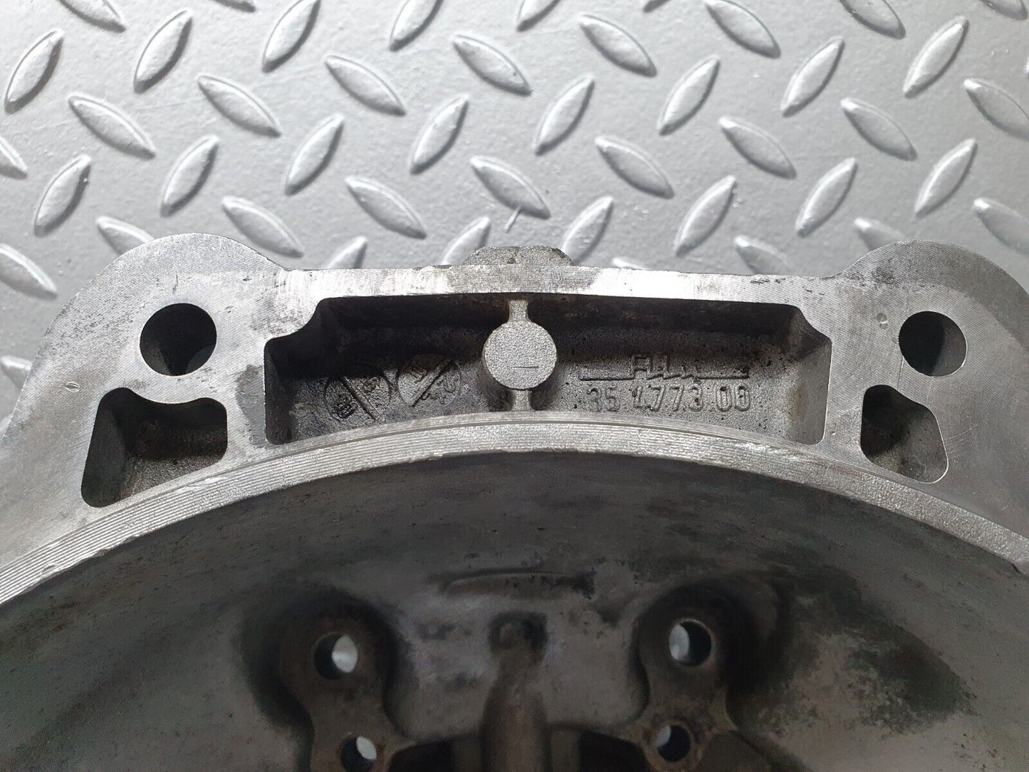 41322 Mercedes-Benz W123 300D Automatic Gearbox Bell Housing 722.118 1152571301