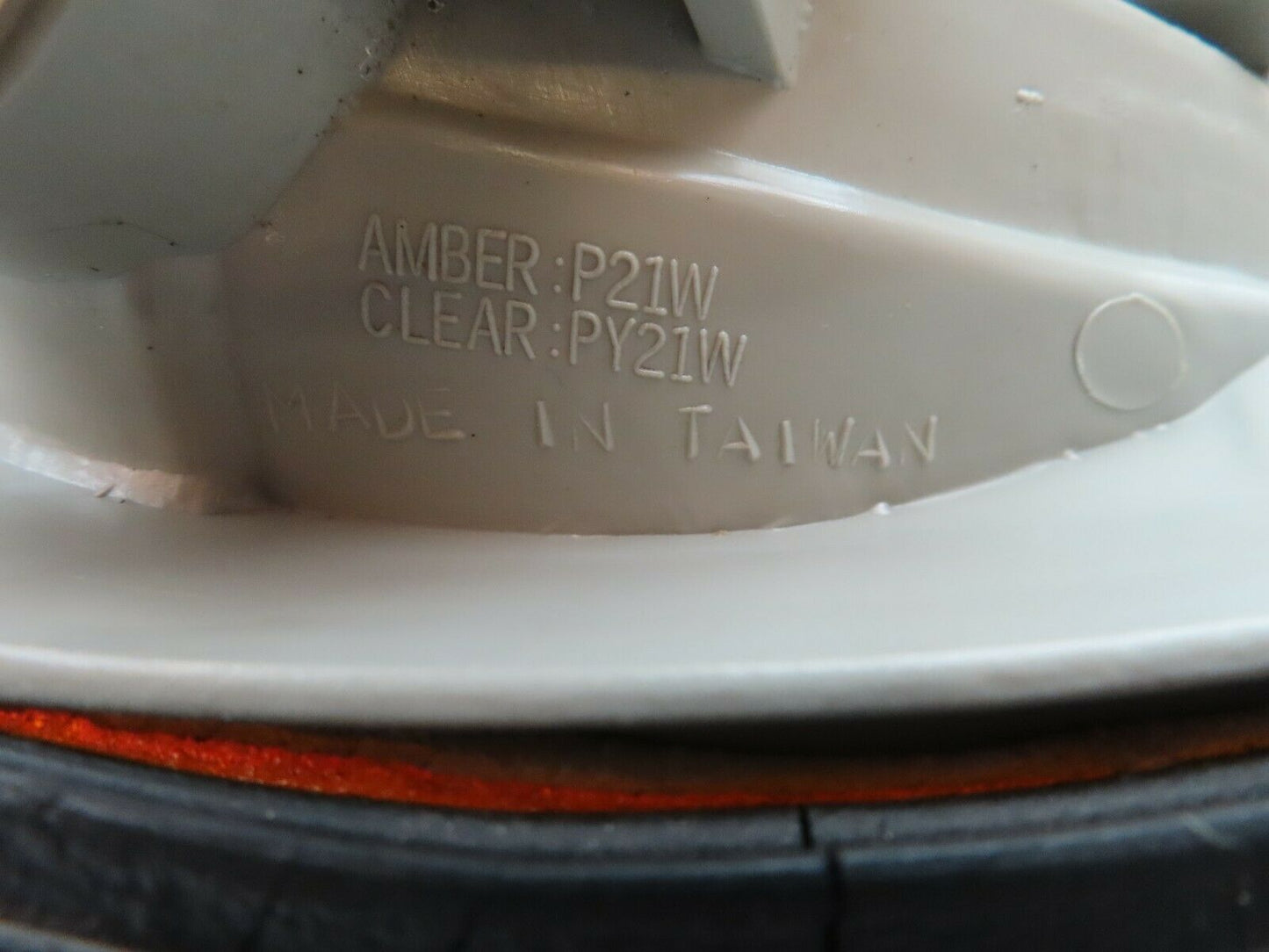 3910 Mercedes-Benz S123 200T Wagon Indicator Light Right
