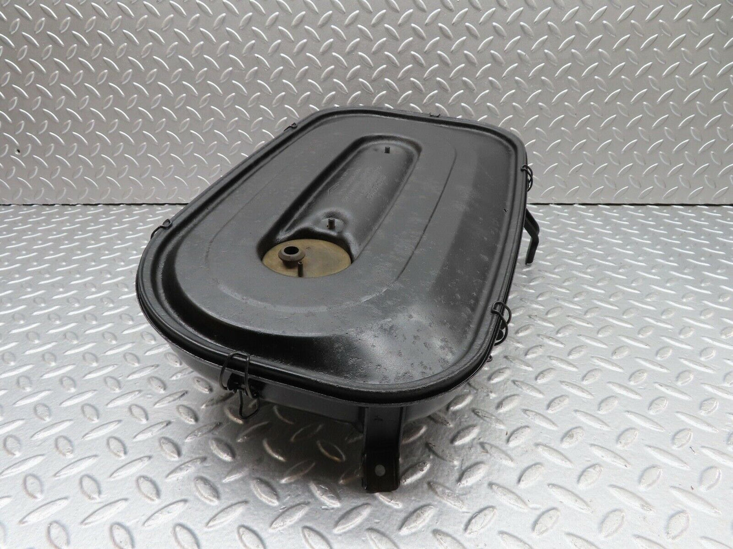 18191 Mercedes-Benz W123 200 Air Filter Housing 1150940002