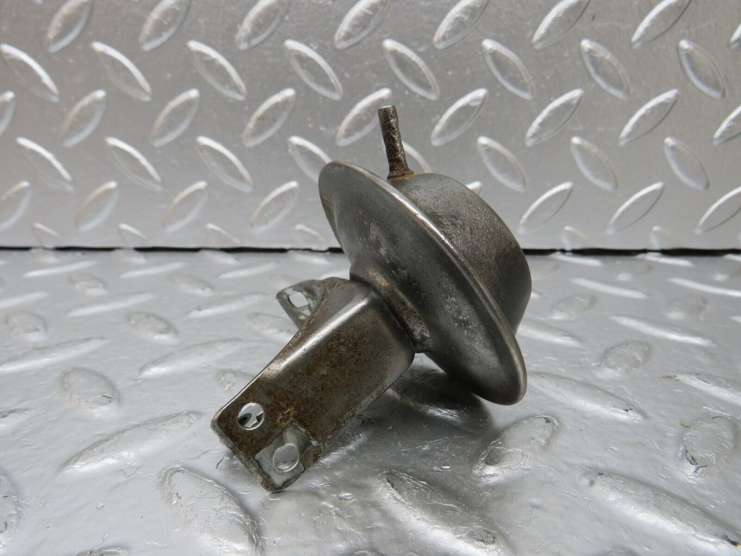 25491 Mercedes-Benz W123 200 Ignition Distributor Vacuum Control Valve