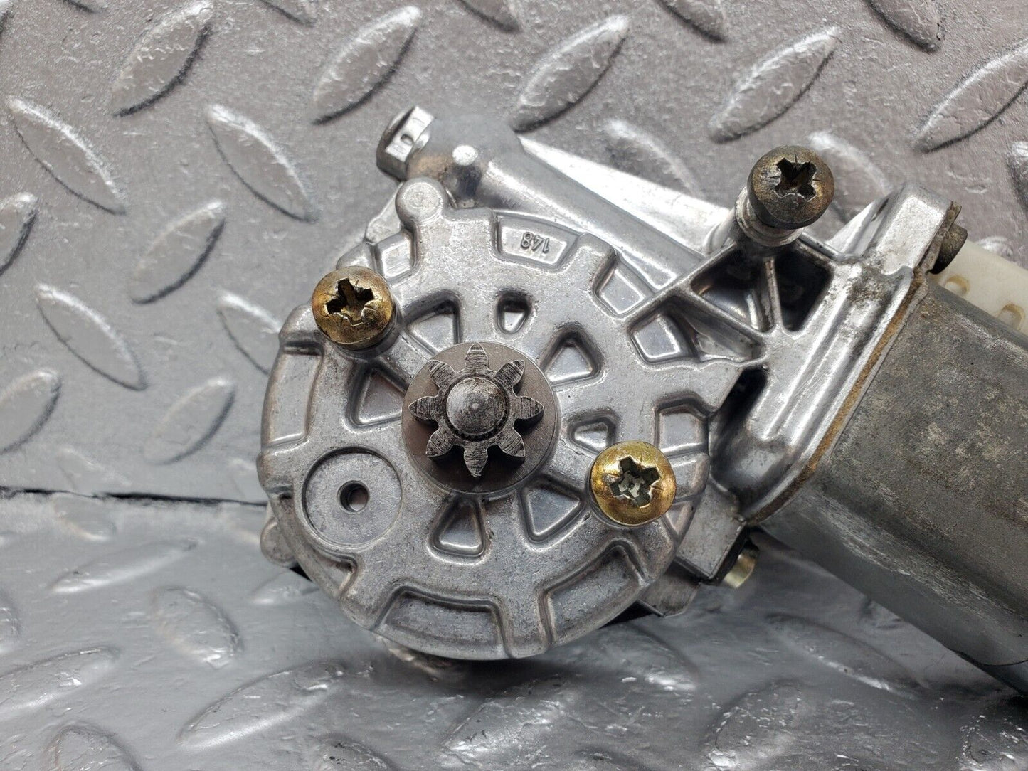 45761 Mercedes-Benz W126 420SE Front Left Window Regulator Motor 0130821183