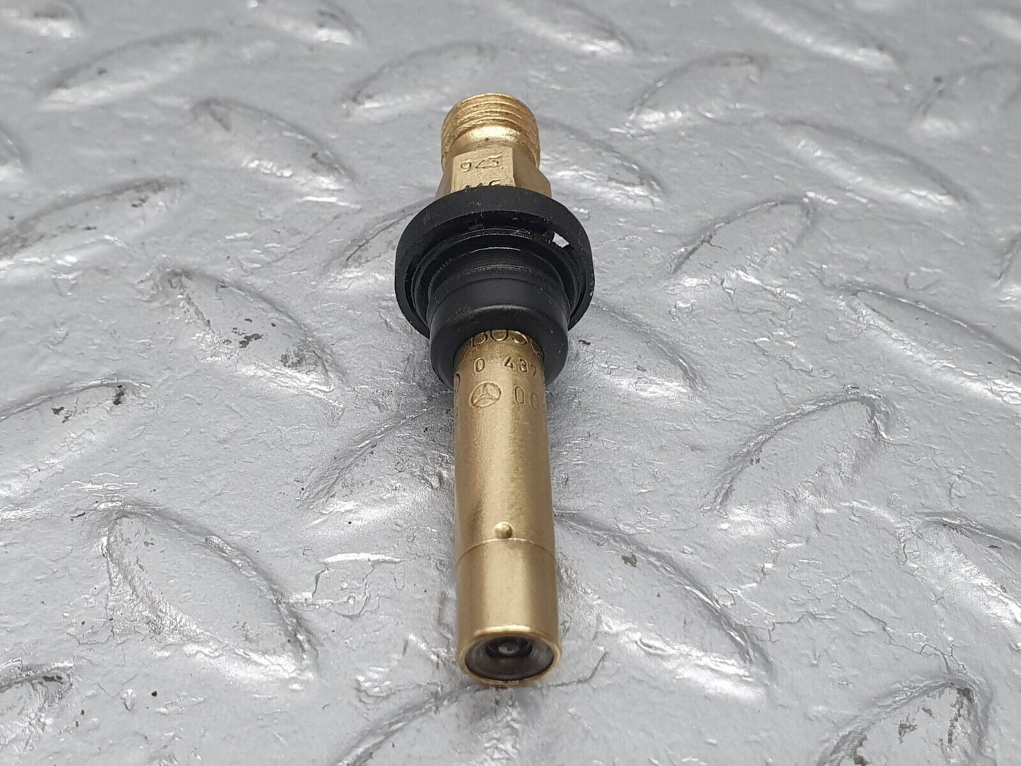 41035 Mercedes-Benz W126 300SE Fuel Injector Bosch 0000785623 0437502047