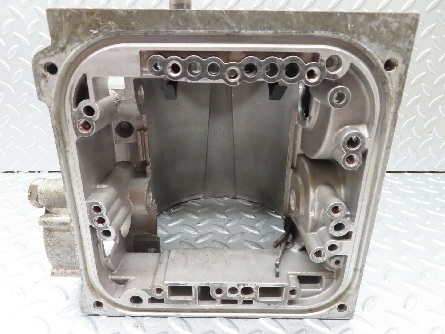 19788 Mercedes-Benz R107 450SL Automatic Gearbox Housing 1162710001