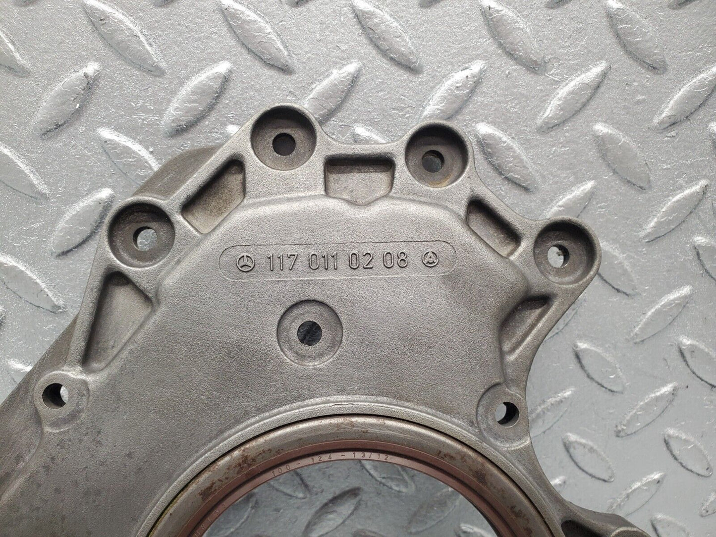 46258 Mercedes-Benz W126 420SE Crankshaft Rear Sealing Cover 1170110208