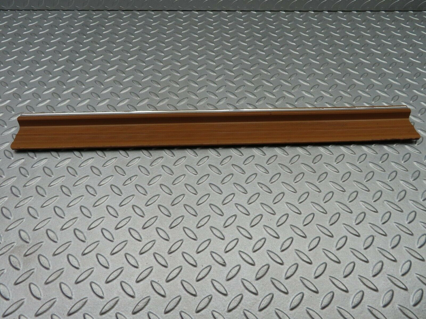 5665 Mercedes-Benz W123 200 Front Right Door Sill