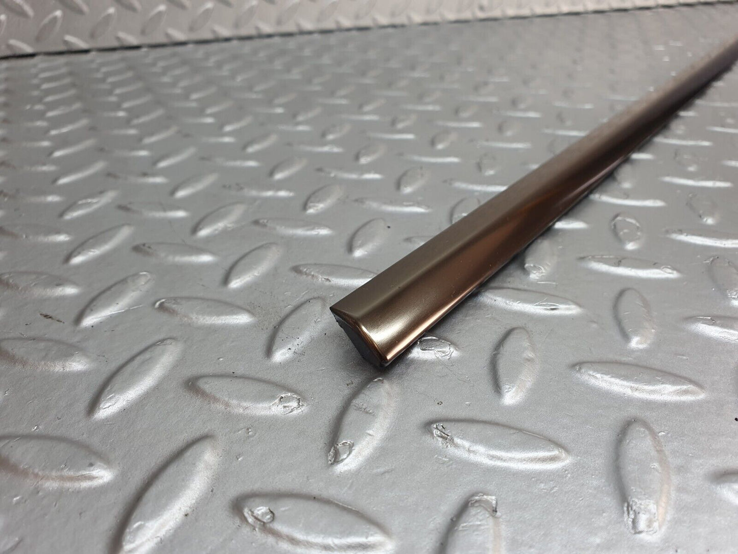 42620 Mercedes-Benz R129 320SL Coupe Right Door Window Moulding Trim