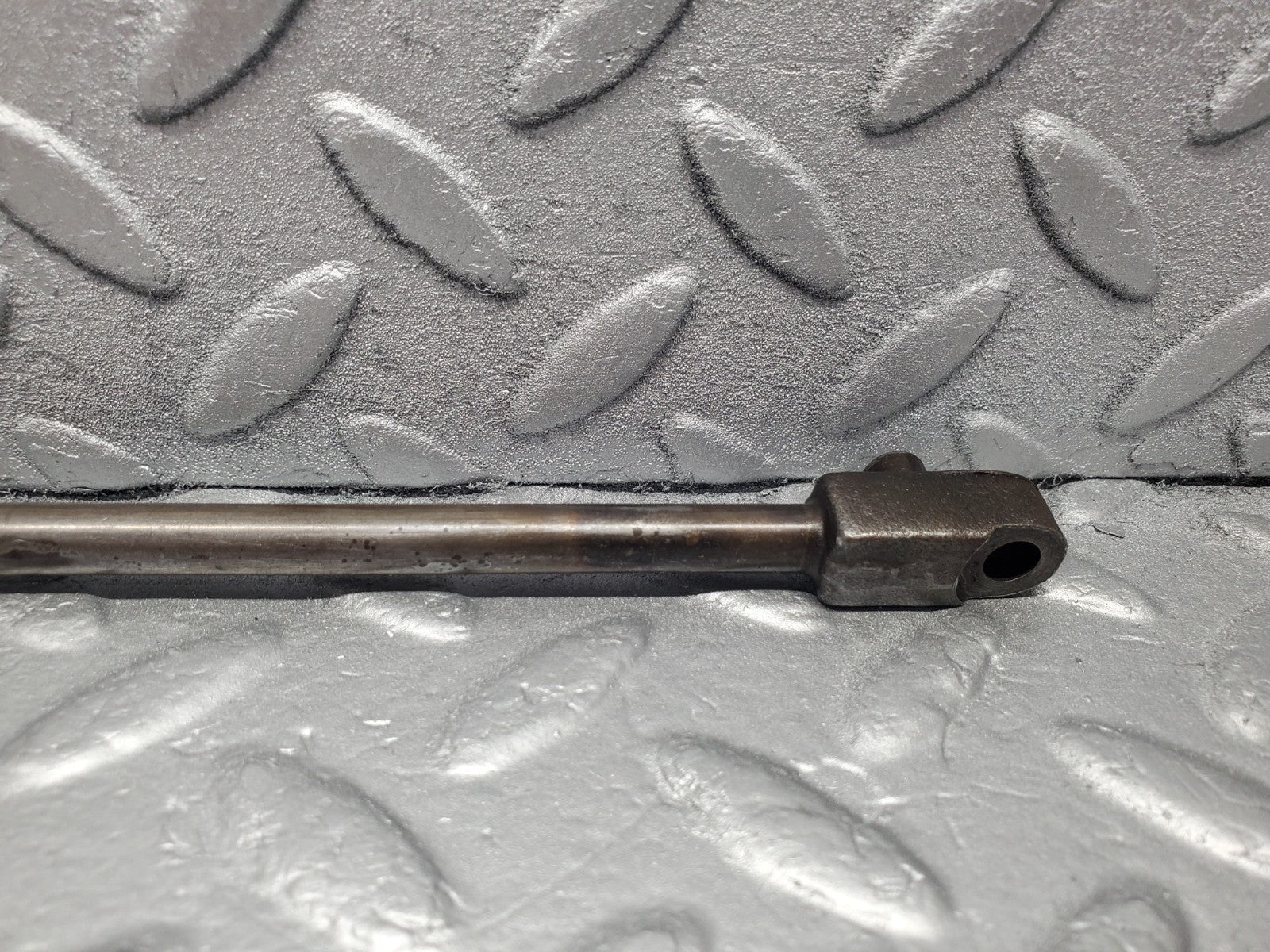 W112 camshaft oil tube used OEM