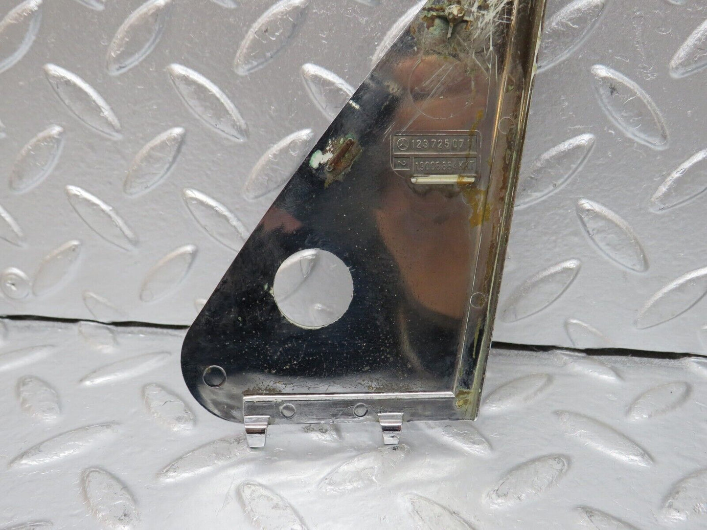 30997 Mercedes-Benz W123 200D Mirror Triangle Cover Left 1237250711