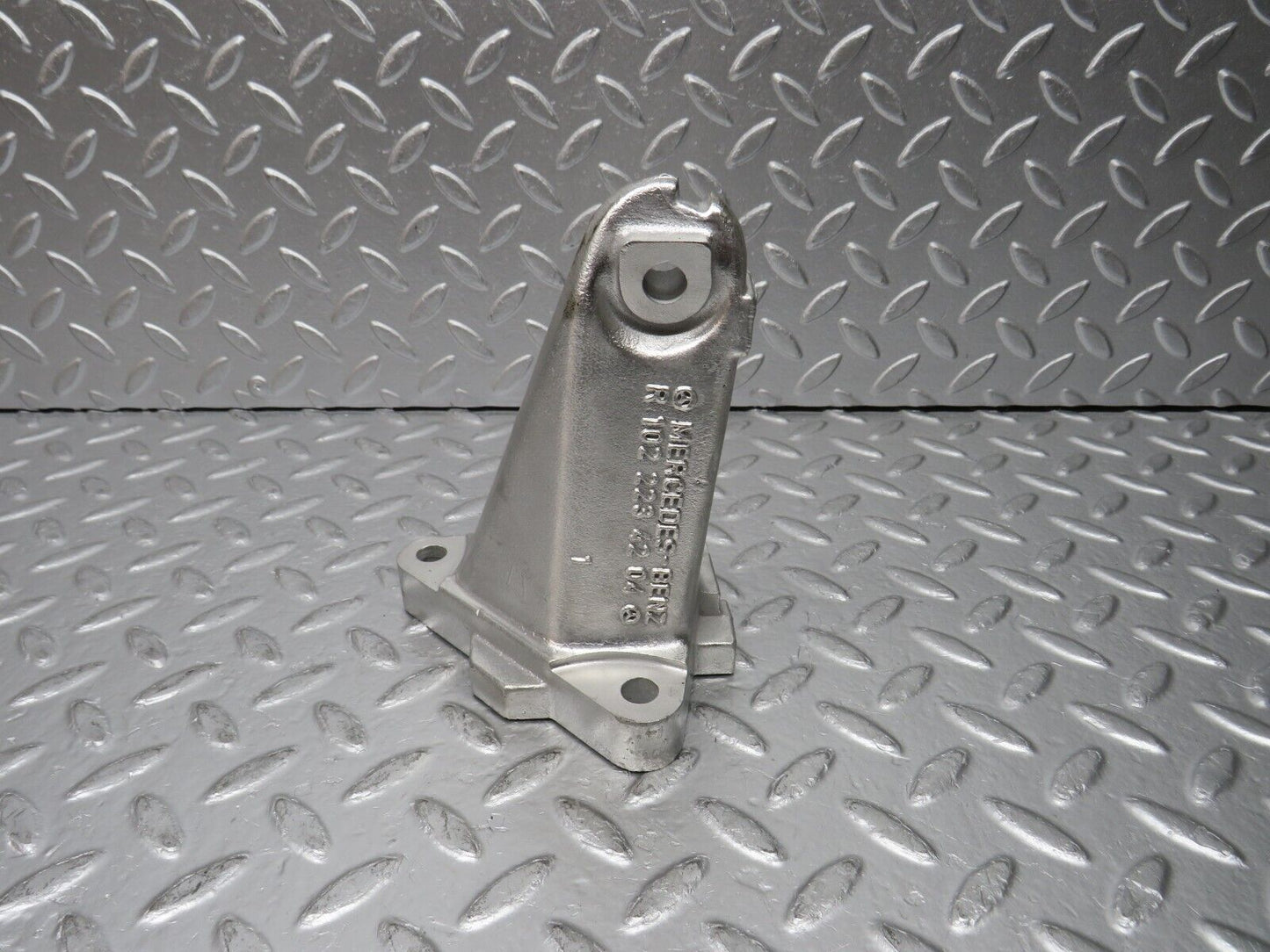 30731 Mercedes-Benz W201 190E 2.0L Engine Mount Bracket Right Side 1022234204