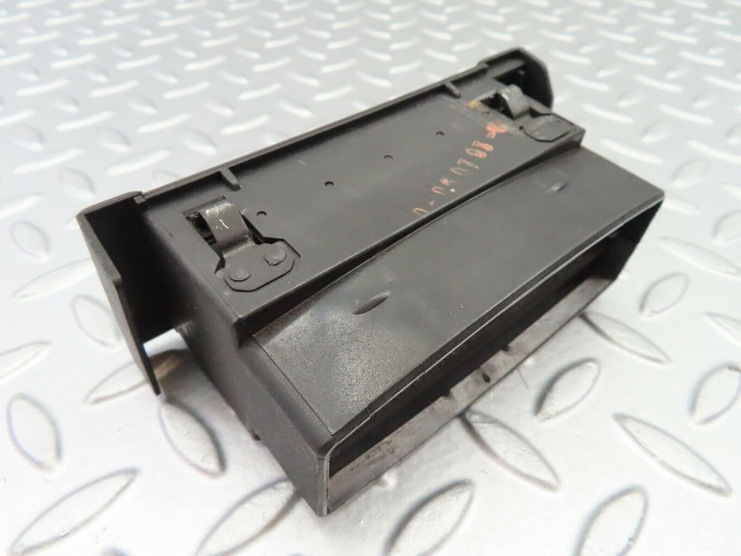 7125 Mercedes-Benz S124 E220 Wagon Dashboard Air Vent Right
