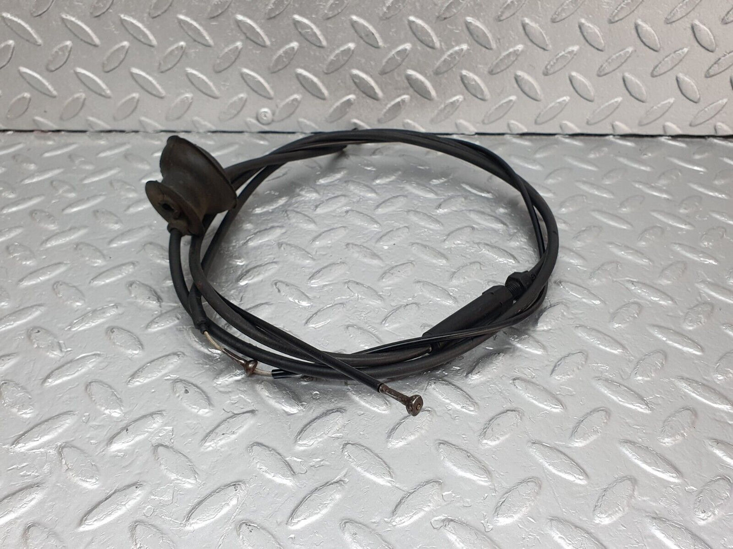 43768 Mercedes-Benz C126 380SEC Coupe Bonnet Release Cable 1269970881