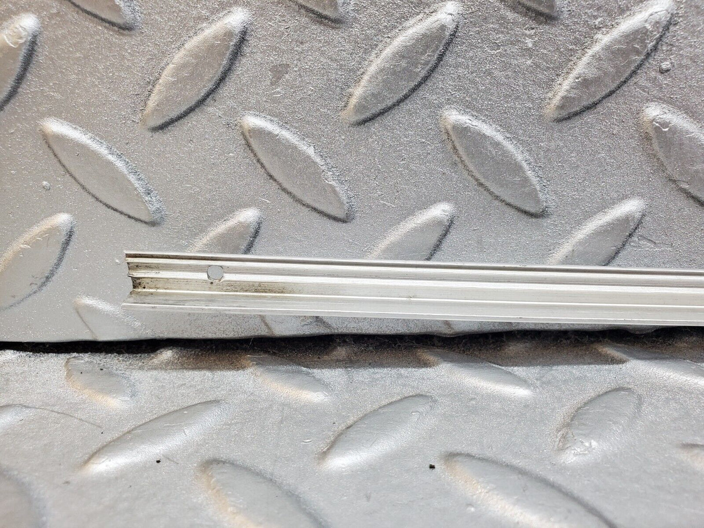 45982 Mercedes-Benz W126 420SE Sunroof Chrome Trim