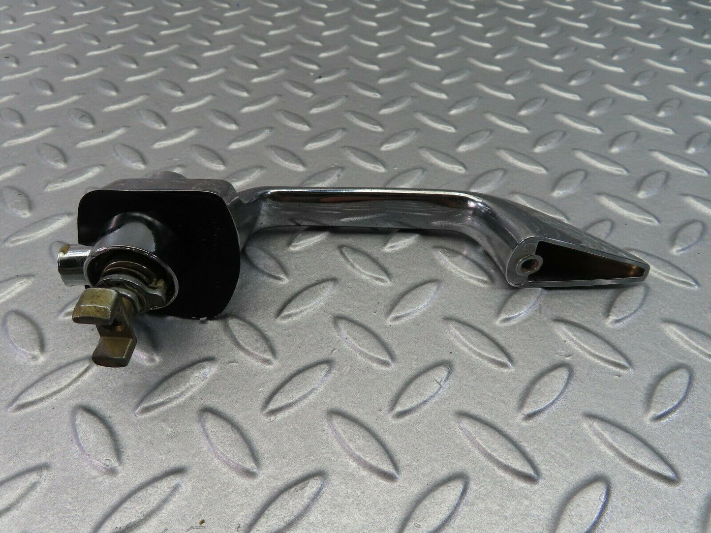 7828 Mercedes-Benz W115 220D Exterior Door Handle Front Right 1157600601