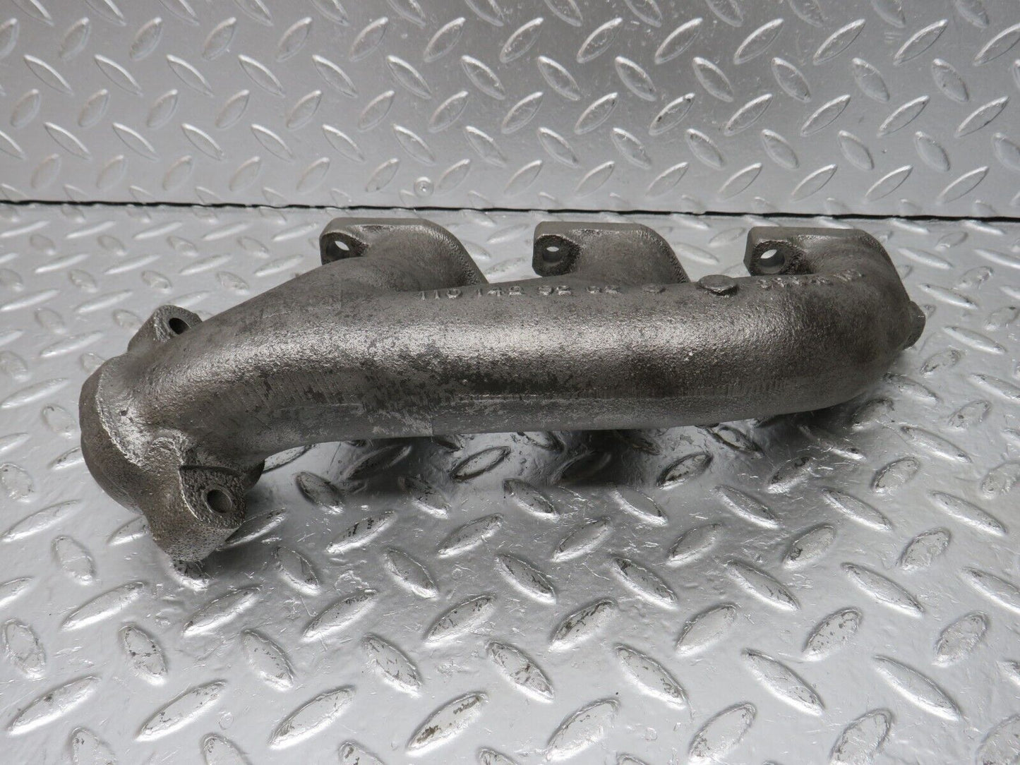 33105 Mercedes-Benz W126 280 Exhaust Manifold Cylinder 4-6 1101429202