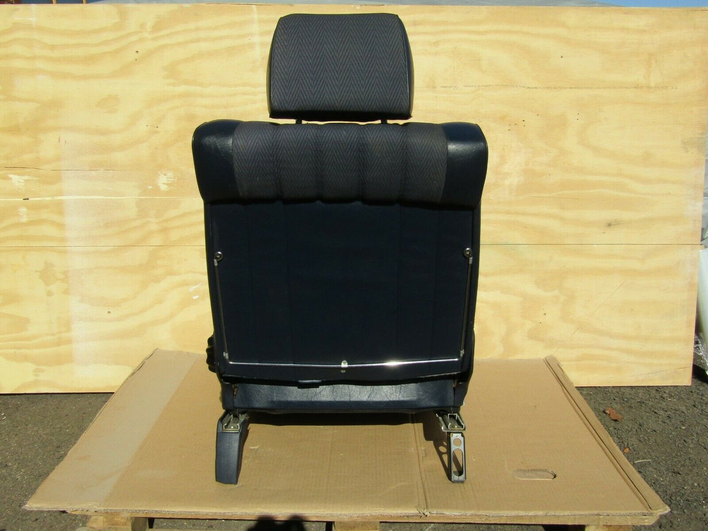 1425 Mercedes-Benz V123 240D LWB Passenger Left Side Seat Blue Fabric Material