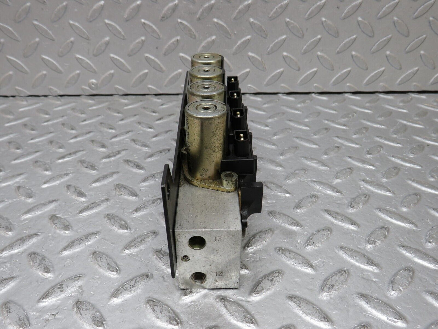 37987 Mercedes-Benz A124 320E Cabriolet Soft Top Hydraulic Valve Block Right 1248001278