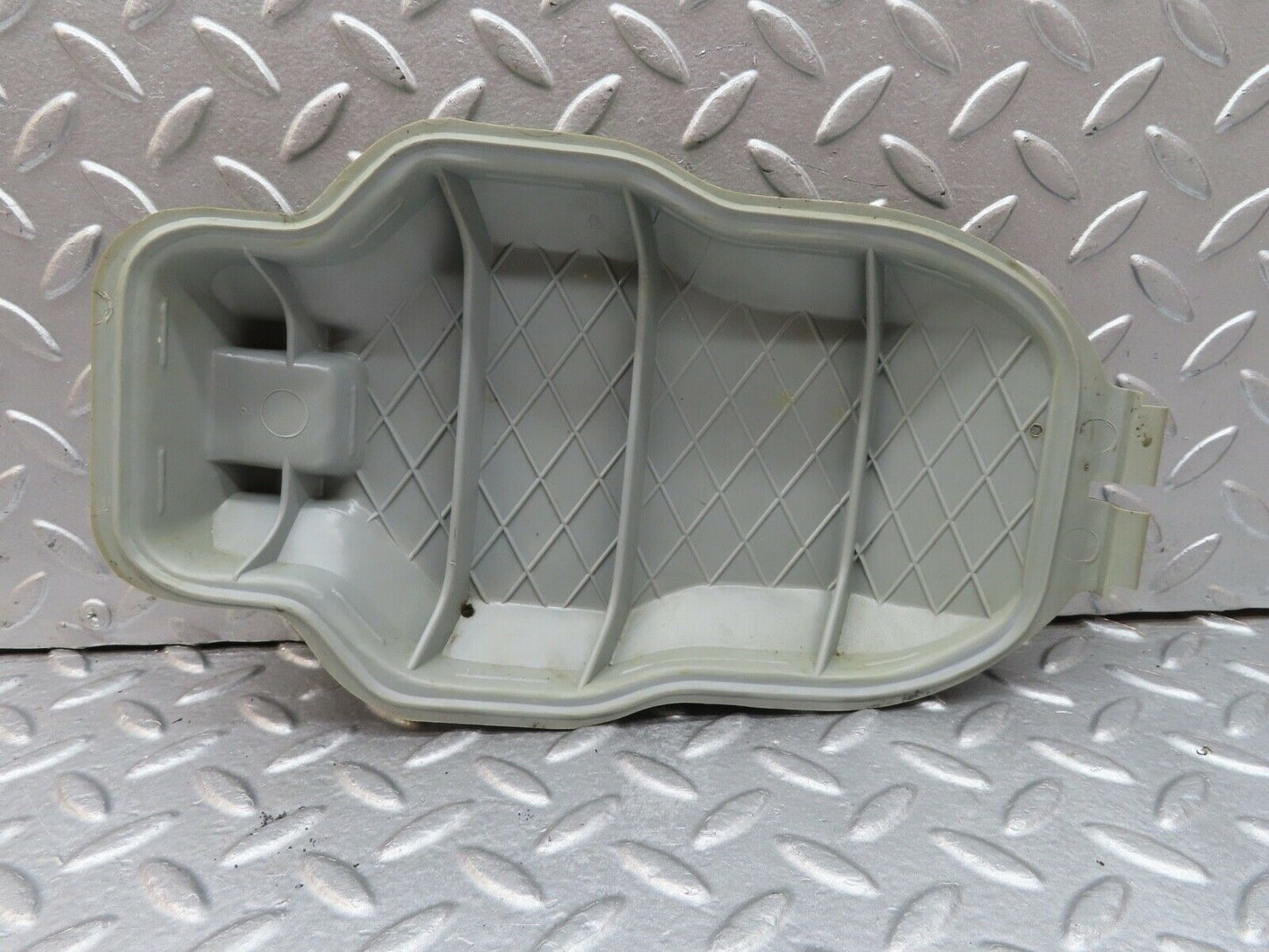 18109 Mercedes-Benz W123 200 Headlight Cover