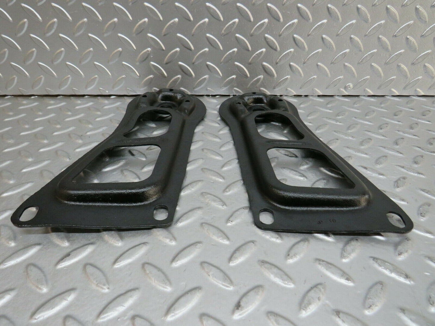 23815 Mercedes-Benz C107 450SLC Coupe Rear Suspension Axle Mounting Bracket