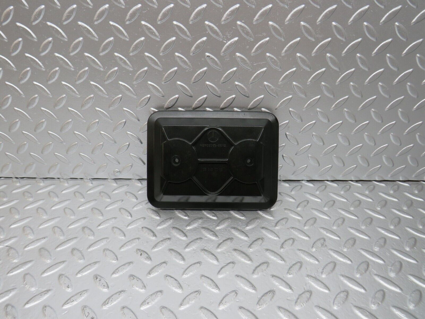 25582 Mercedes-Benz W123 200 Fuse Box Cover Lid 1235400082