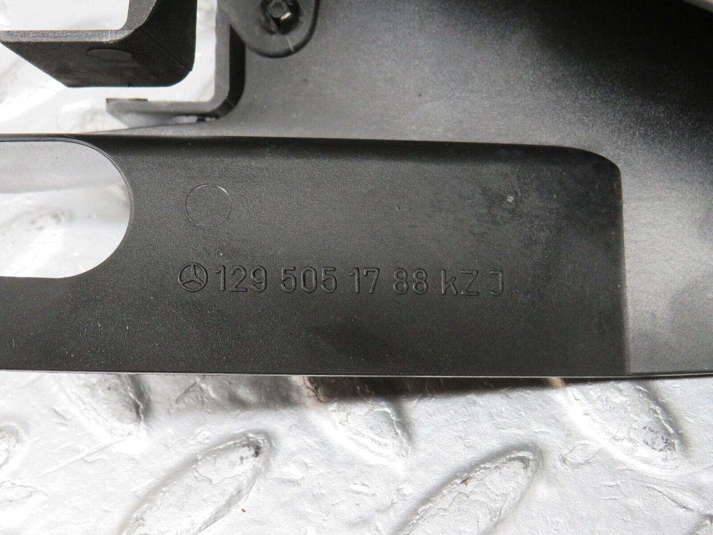 39621 Mercedes-Benz R129 320SL Coupe Radiator Fan Shroud Cover 1295051388 1295051288 1295051788