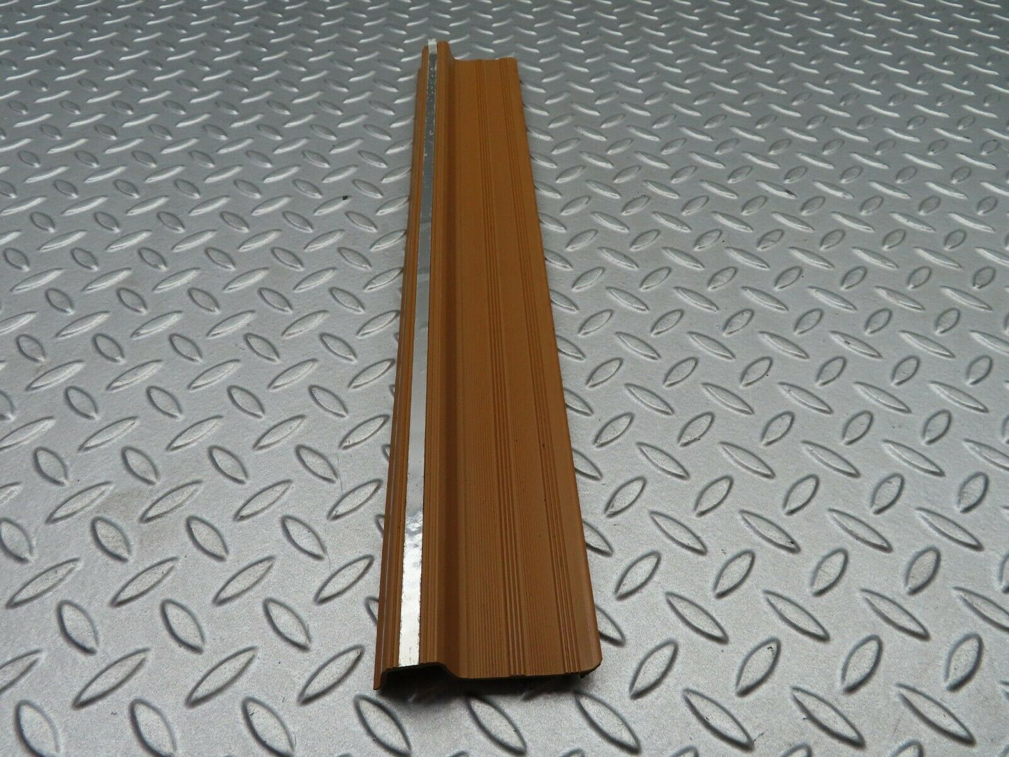 5664 Mercedes-Benz W123 200 Rear Right Door Sill