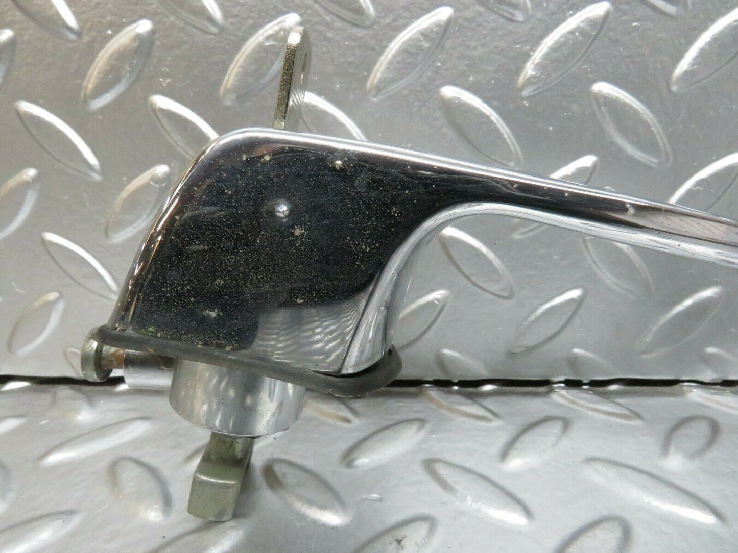 23715 Mercedes-Benz W114 280E Exterior Door Handle Front Left With Key 1157600501