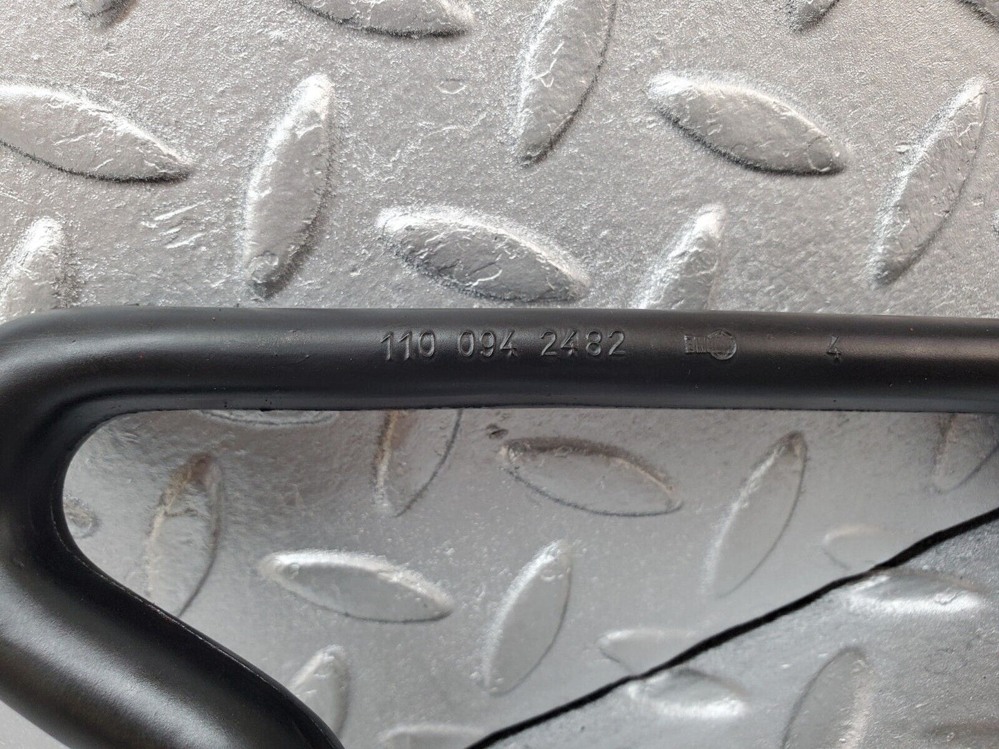 44438 Mercedes-Benz W123 280E Crankcase Breather Hose Pipe 1100942482