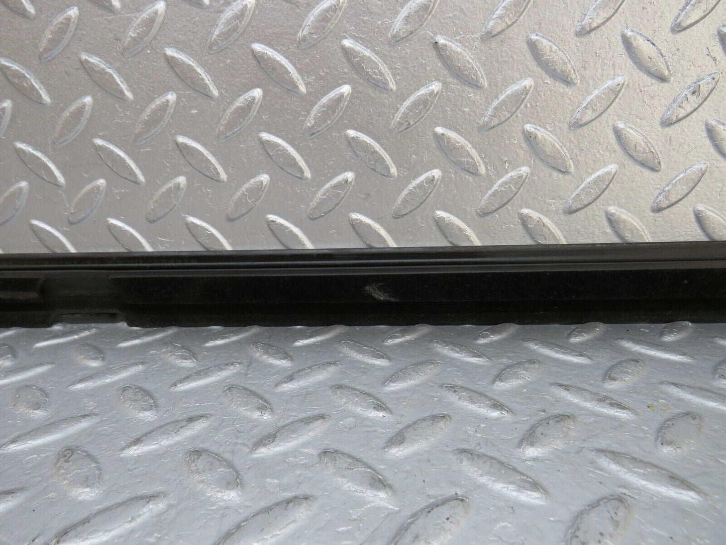 35261 Mercedes-Benz W221 Rear Right Door Window Chrome Trim