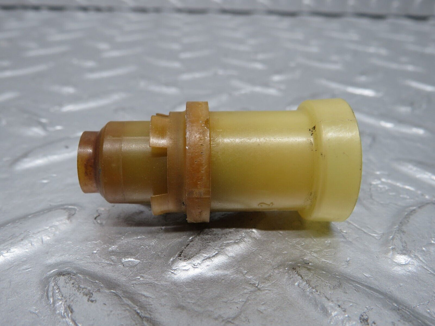 40174 Mercedes-Benz R107 350SL Coupe Fuel Injector Holder 2x