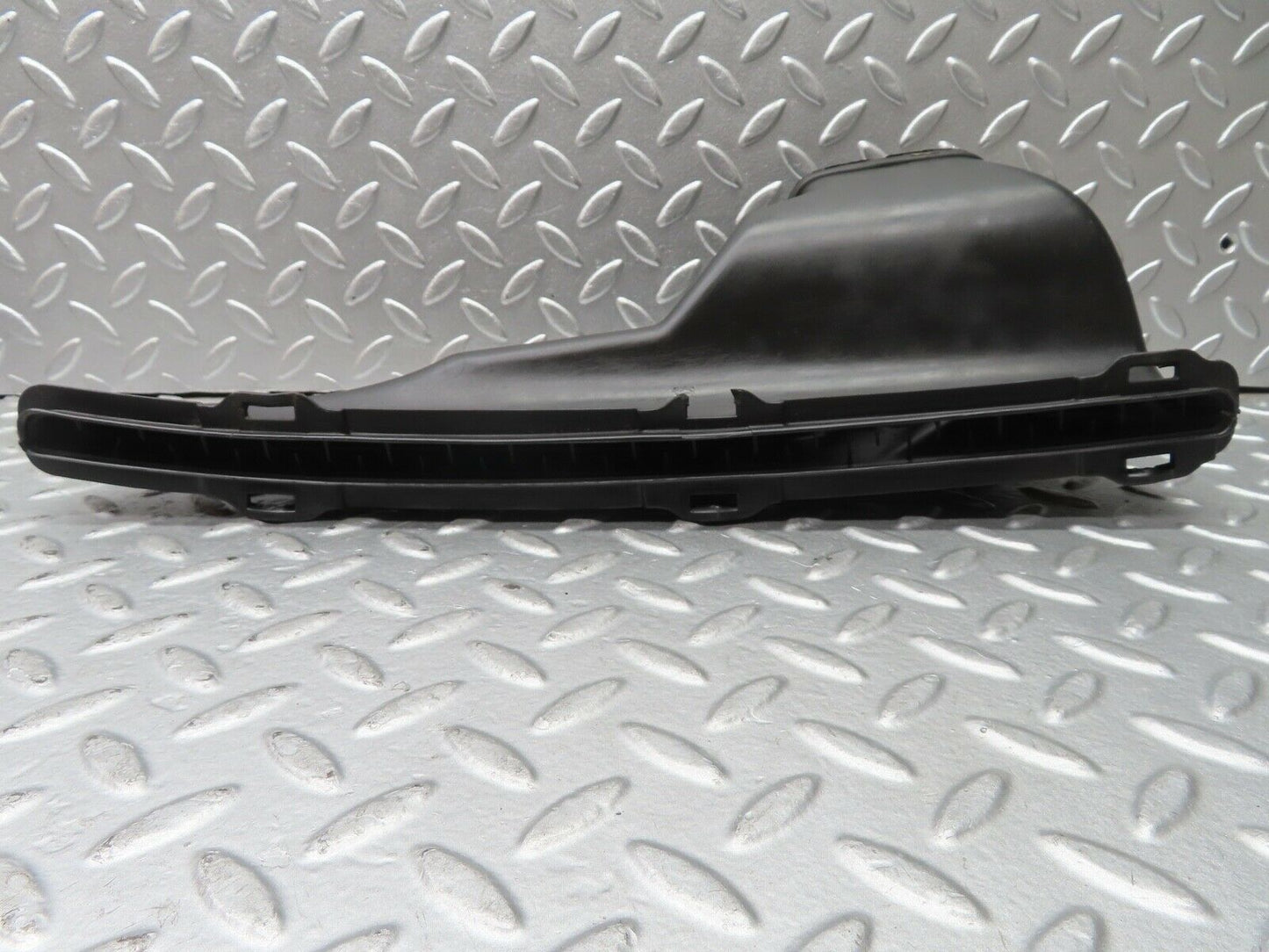 21658 Mercedes-Benz W126 300SE Dashboard Air Vent Duct Pair 1268300119