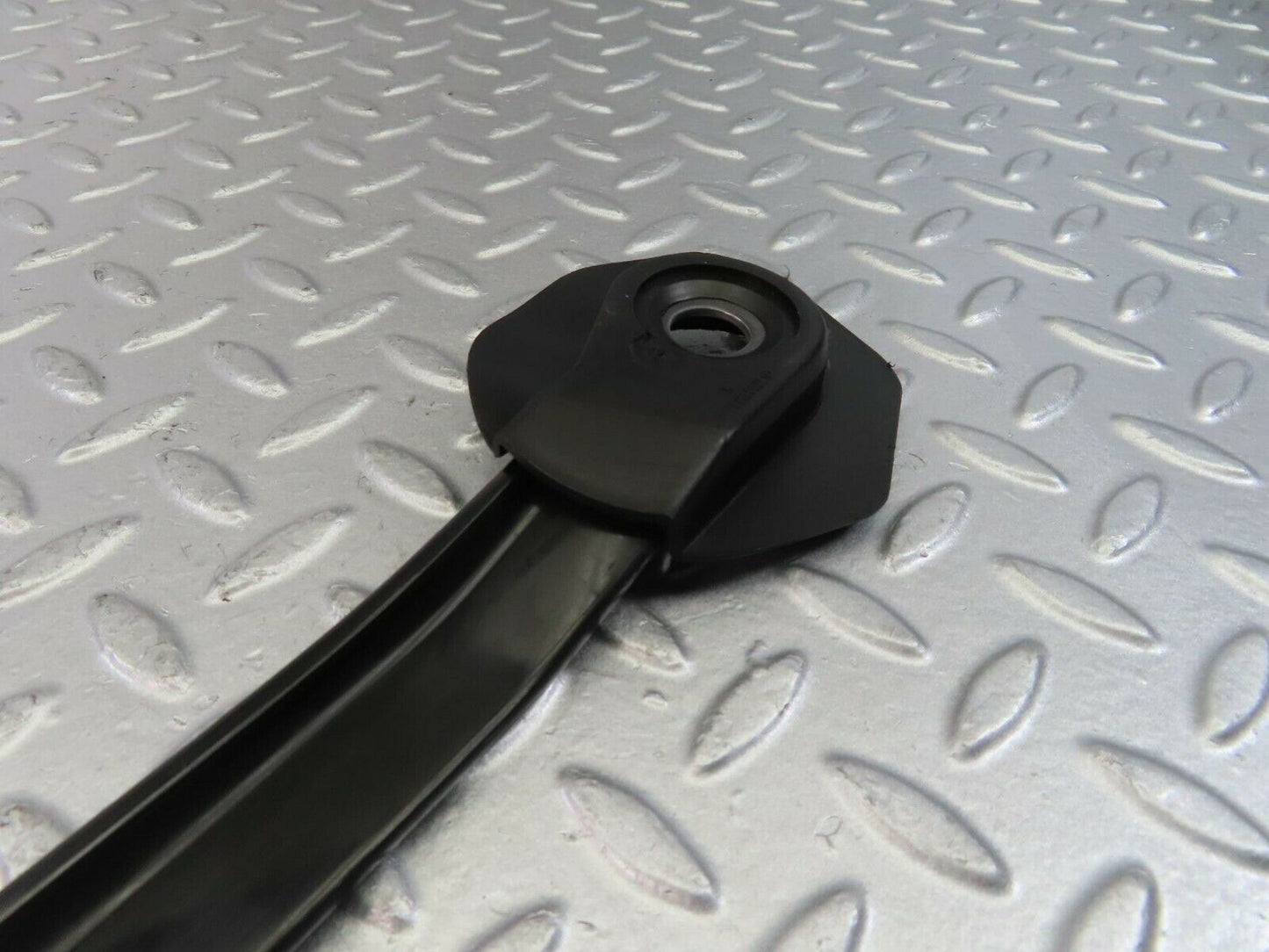 10676 Mercedes-Benz W123 230E Right Seat Belt Runner With Cover