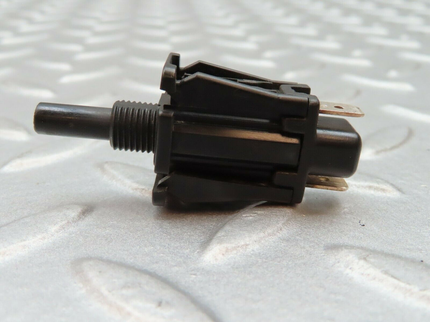 3836 Mercedes-Benz S123 200T Wagon Door Contact Switch 2018201110