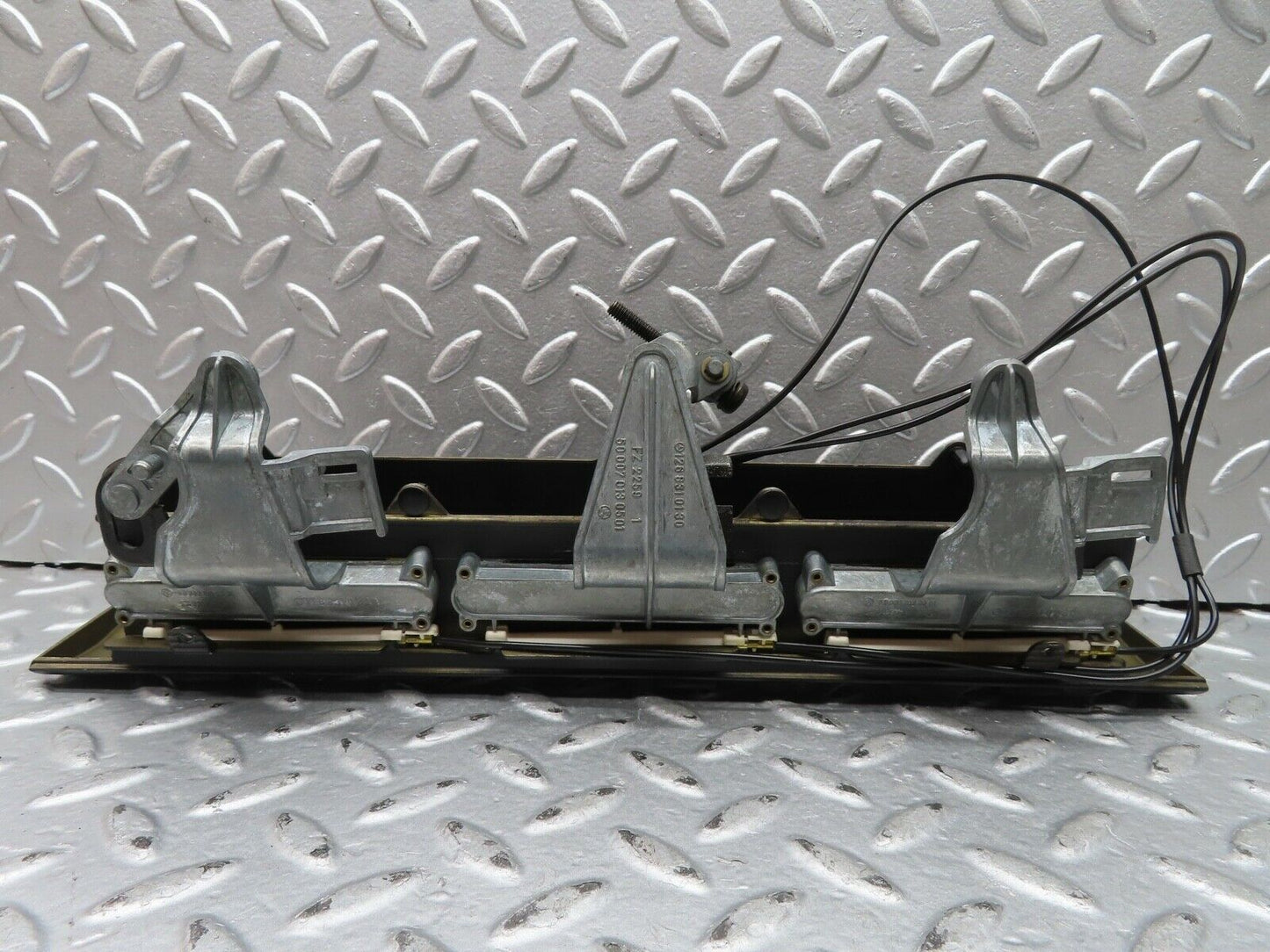 21667 Mercedes-Benz W126 300SE Dashboard Centre Air Vent 1268310030