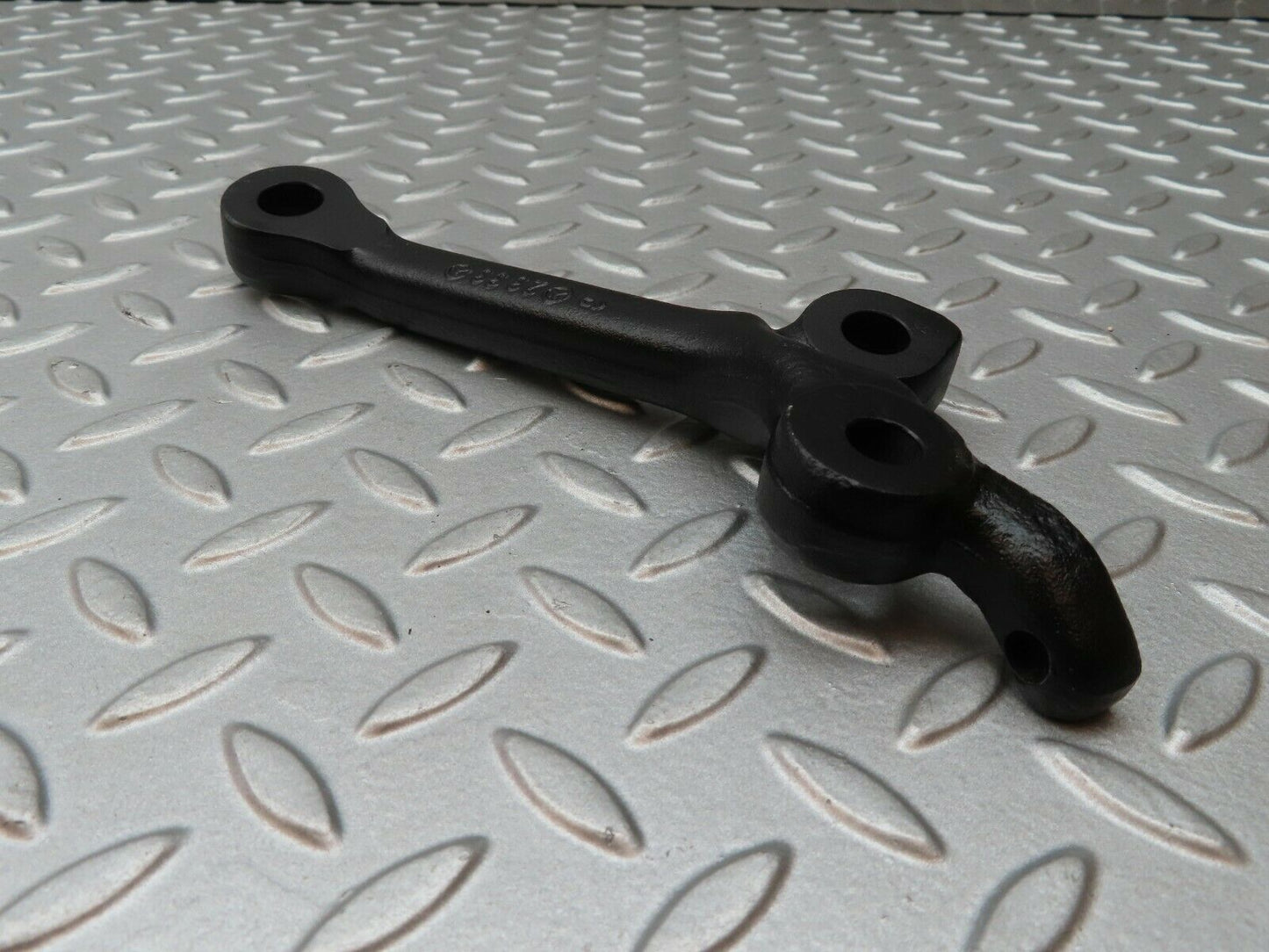 4244 Mercedes-Benz V123 240D LWB Idler Arm 2333