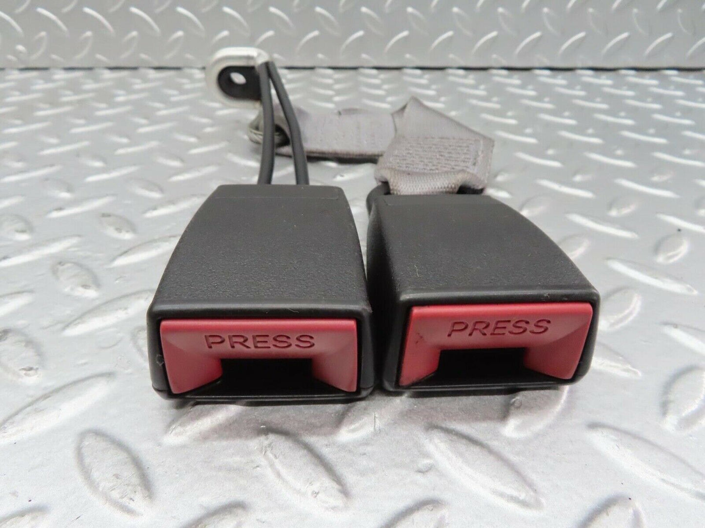15163 Mercedes-Benz W140 S320 Rear Seat Belt Centre Buckle 1408600269